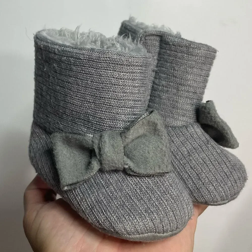 5 for $25🔥Myggpp Grey‎ Ribbed Moccasin Baby Booties (12-18 months)
